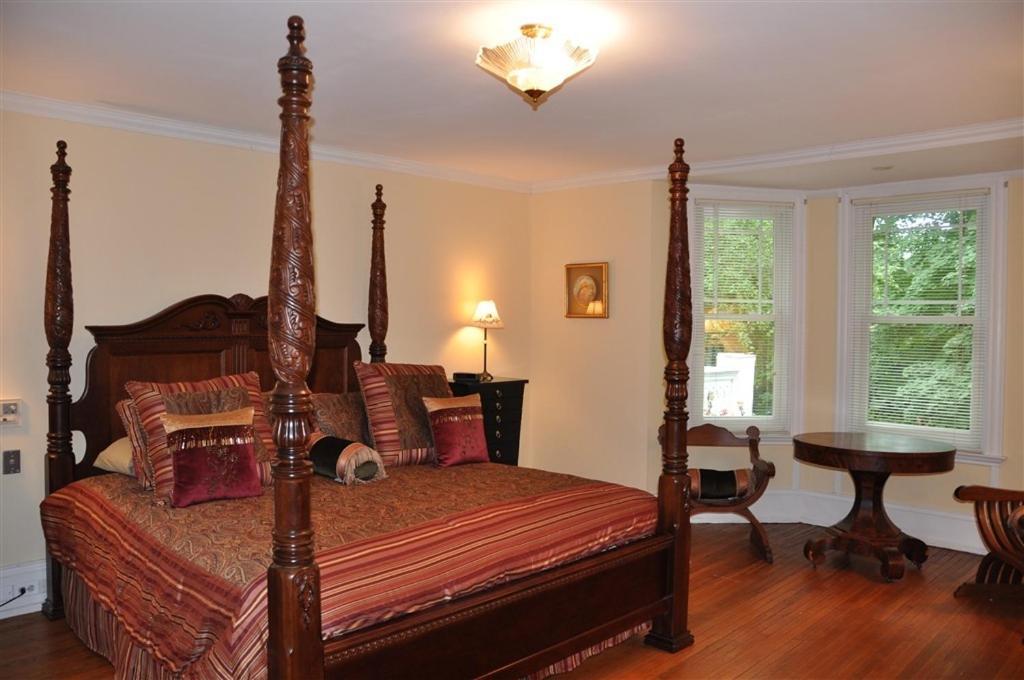 Wayne Bed & Breakfast Inn (Adults Only) Стая снимка