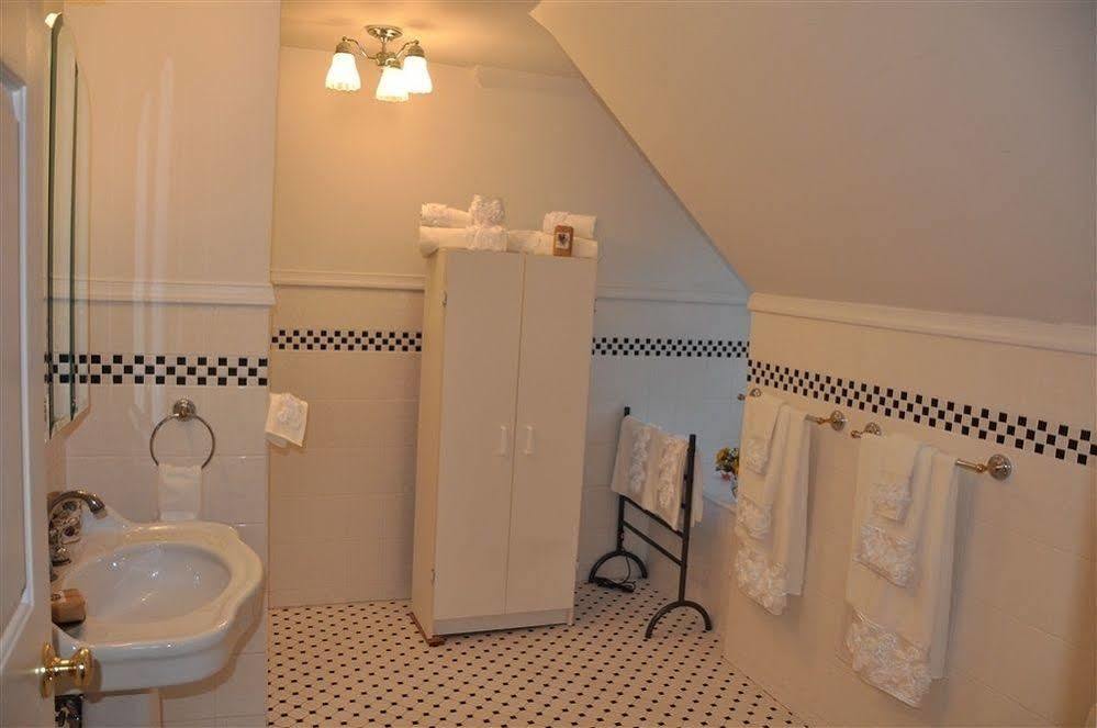 Wayne Bed & Breakfast Inn (Adults Only) Екстериор снимка